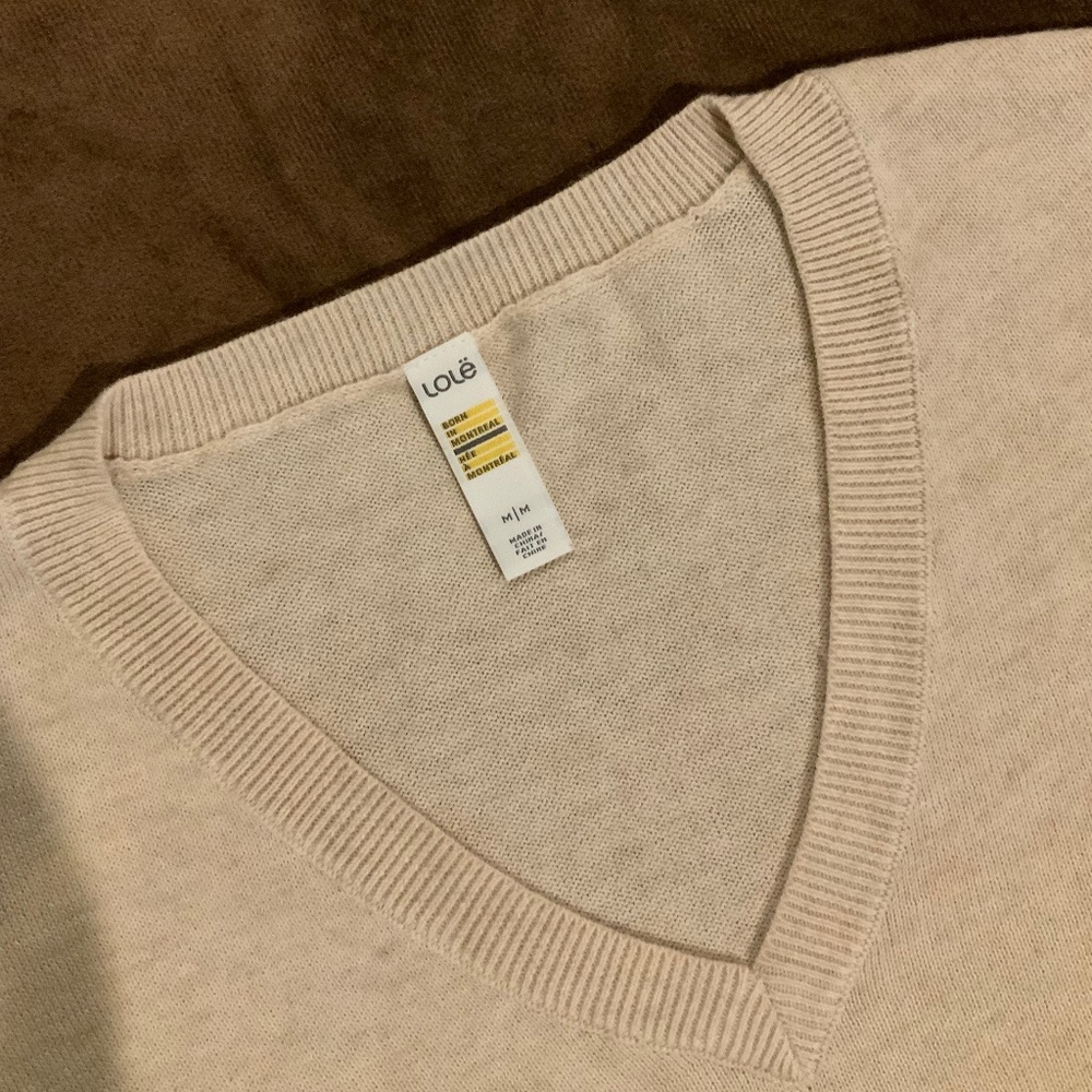 Lole Tan M V Neck Sweater Classic Minimalist Normcore Coastal Cottagecore